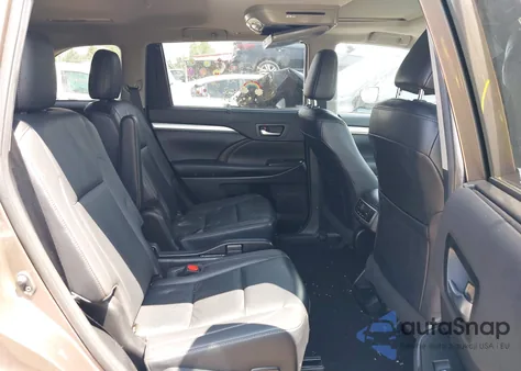 2019 Toyota Highlander Xle z USA, uszkodzony, nr VIN 5TDJZRFH3KS719612